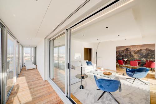 Élégant Penthouse avec Vue Mer Double Garage