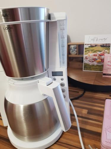 un transformateur de denrées alimentaires assis au-dessus d’un comptoir dans l'établissement Proche du centre ville, parking privé, à Reims