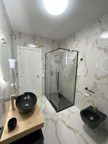 a bathroom with a black sink and a glass shower at CASA NINA affittacamere 2 in Camerino