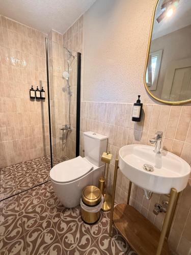 Ένα μπάνιο στο Elos Guest House