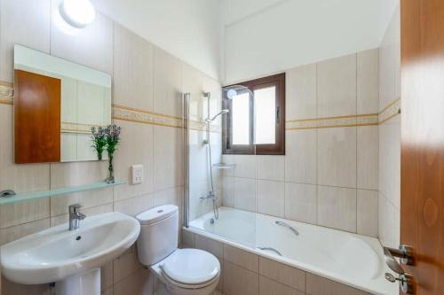 Ένα μπάνιο στο Villa Aqua Royal