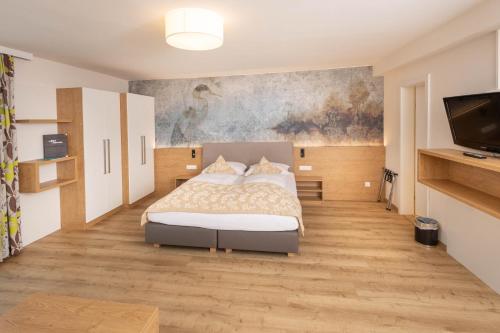 Postel nebo postele na pokoji v ubytování Hotel Garni Wurzer