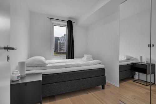 En eller flere senge i et værelse på Central and modern apartment in Tromsø