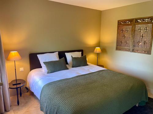 Ένα ή περισσότερα κρεβάτια σε δωμάτιο στο Chambre d'hôtes - Suite familiale accès privatif