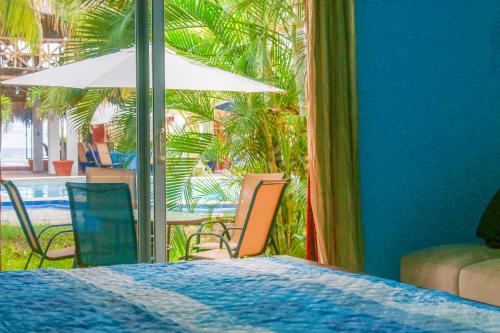 Cama ou camas em um quarto em Sabas Beach Resort
