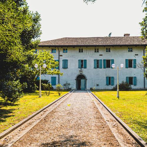 an old building with a pathway in front of it at Villa Trigatti Michieli 