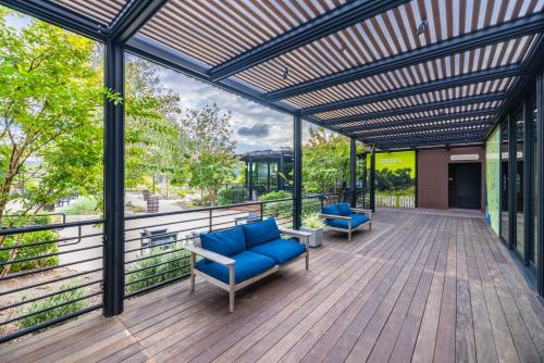 Balkón nebo terasa v ubytování #Marbella Lane - Curated 5BR in Upscale RMV Haven