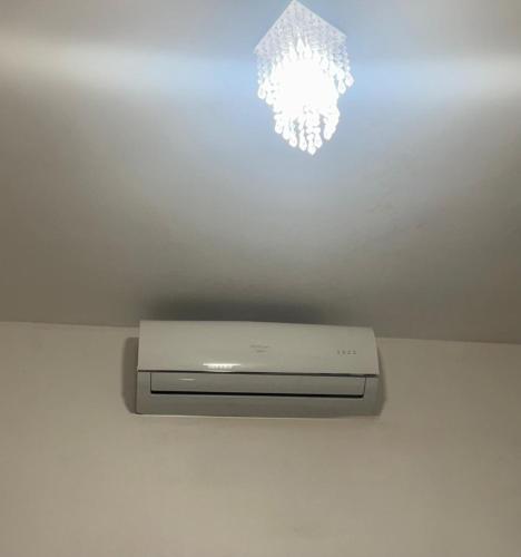 a white ceiling with a light on a wall at Hotel SANTA CLARA in Belém