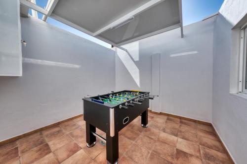 Villa Flaminia - Jacuzzi and Foosball - Just 400m from the Beach By Lanzarote Vacation Homes
