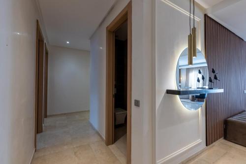 Fotografie z fotogalerie ubytování Modern 3BR with High Amenities and Stylish Decor v destinaci Oulad Akkou