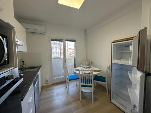 L'étape Aixoise - appartement climatisé terrasse centre ville Rotonde cours Mirabeau allées provençales