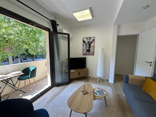 L'étape Aixoise - appartement climatisé terrasse centre ville Rotonde cours Mirabeau allées provençales