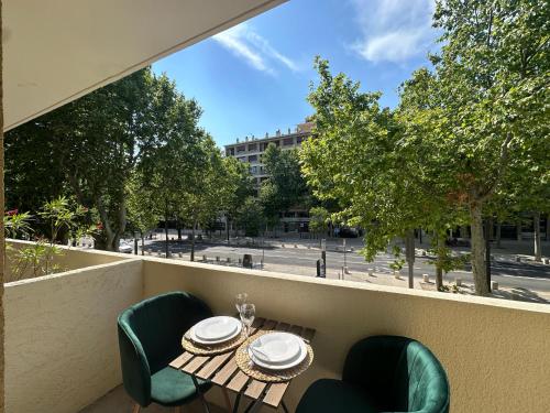 L'étape Aixoise - appartement climatisé terrasse centre ville Rotonde cours Mirabeau allées provençales