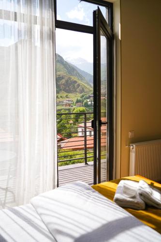 Ein allgemeiner Bergblick oder ein Berglick von des Hotels aus