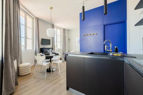 Appartement chic vue imprenable sur le vieux port photo 3