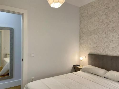Next to Calle de Goya, quiet and very chic