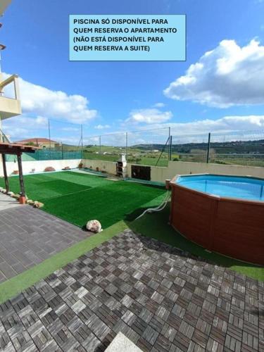 a swimming pool on top of a house at Alojamento - Apartamento ou quarto - Estacionamento à porta in Arruda dos Vinhos
