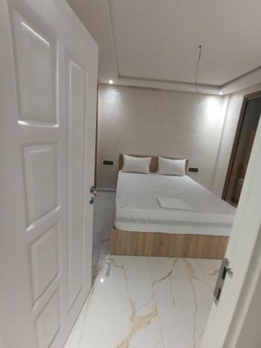 Postel nebo postele na pokoji v ubytování appartment igar azougagh elhoceima