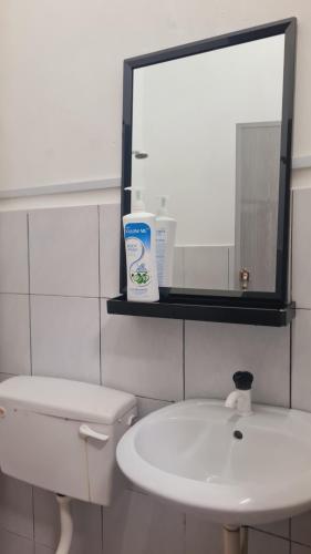 Ένα μπάνιο στο Anjung Vacation Home No 70