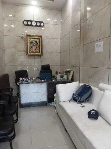 Χώρος καθιστικού στο Hotel Mukund Vrindavan near Prem Mandir