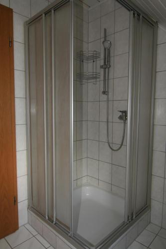 a shower with a glass door in a bathroom at Ferienwohnung am turm in Mellrichstadt