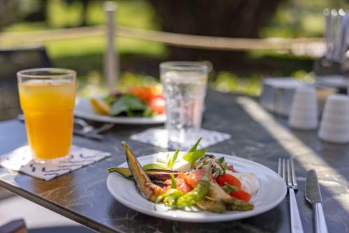 Makanan di atau berdekatan resort