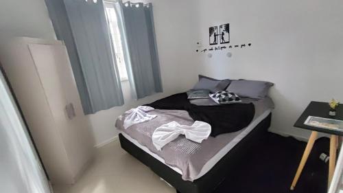 Katil atau katil-katil dalam bilik di Quarto Casal Elegance Pousada Tijucas Lua encantada