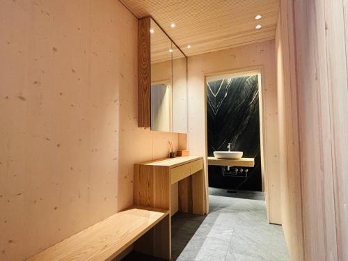 Ένα μπάνιο στο Usva House Private Art & Design Villa