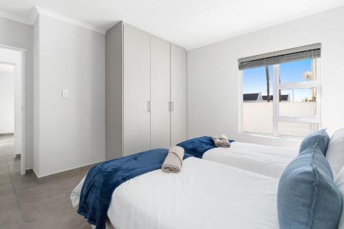 Katil atau katil-katil dalam bilik di Lampiesbaai Beach House by Host Agents