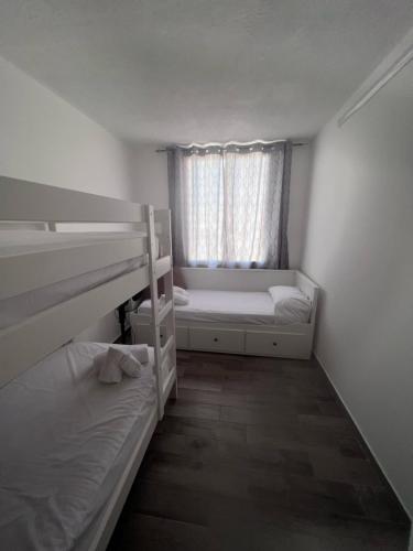 Postel nebo postele na pokoji v ubytování Tonzuso Holyday House