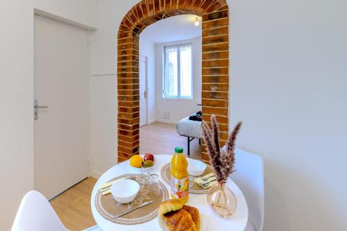 Makanan di atau berdekatan apartmen