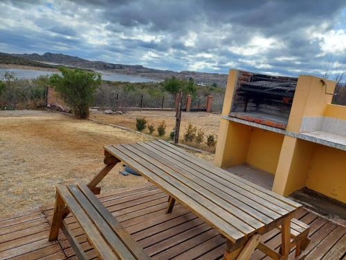 a wooden bench sitting on top of a building at Chalets du lac in Capilla del Monte