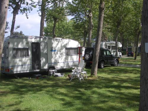 Taman di luar Camping Village Viareggio