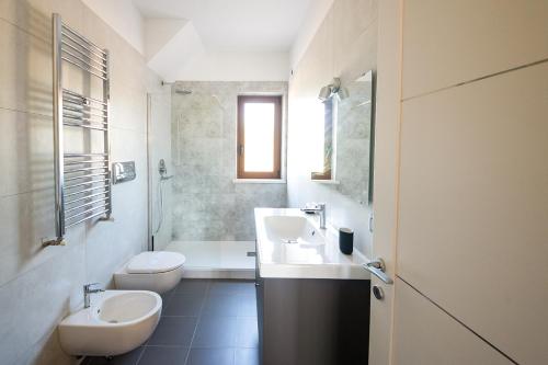 Bilik mandi di Chico's House - Free Bike Parking - 5 minutes from Sulmona
