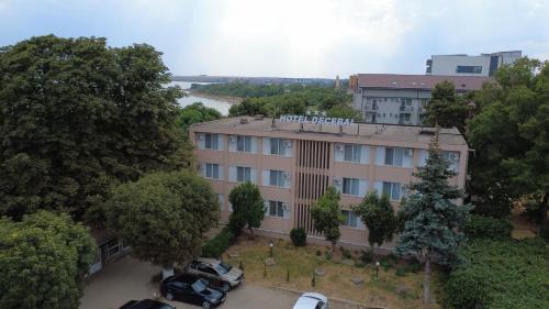 an overhead view of a building with cars parked in front at Hotel Decebal Eforie Nord in Eforie Nord