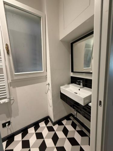 GuestHost - Ponte Vecchio Charming Nest