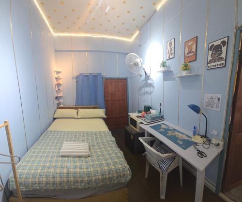 a small room with a bed and a desk at 100 Luxury Air Con Studio Apartment with private balcony in Bangkok