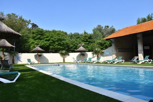 Πισίνα στο ή κοντά στο CAMPING SAINT GABRIEL ***