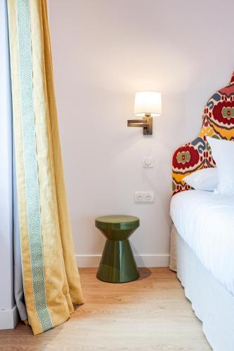 Ένα ή περισσότερα κρεβάτια σε δωμάτιο στο Hotel du Balcon