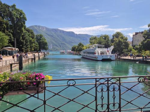 Reflets du Lac Annecy