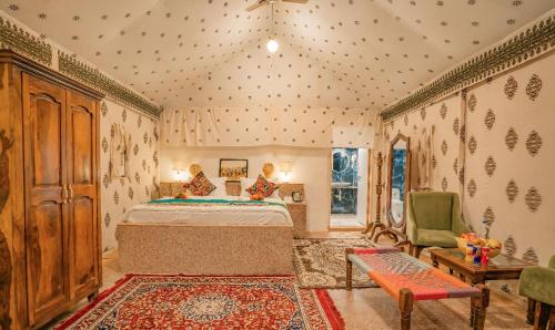 Posezení v ubytování Desert Heritage Sam Camps & Resort