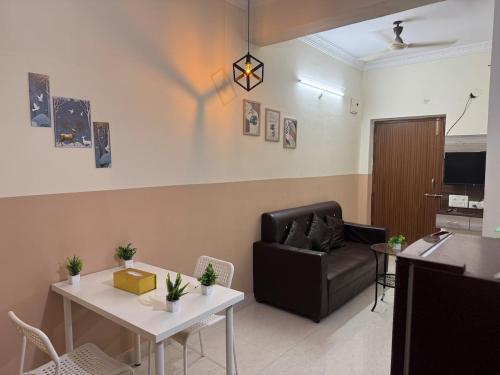 Χώρος καθιστικού στο The Retreat 1bhk in kondapur