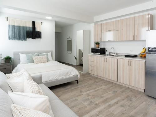 AQUA Terrazas Studio 1 - ADA Accessible - Beach, Pool & Dining