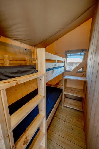 a room with two bunk beds in a cabin at Chincoteague Bay RV Resort & Cottages in Chincoteague