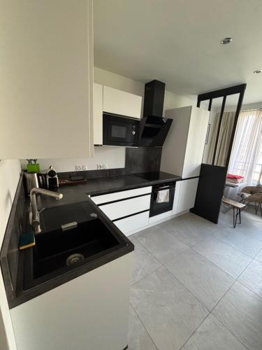 Photo de la galerie de l'établissement Modern 1BR by Parc Monceau, à Paris