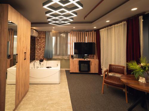 Телевизор и/или развлекательный центр в Galata Greenland Hotel