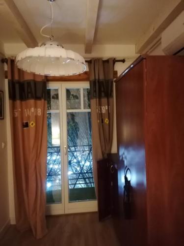 a room with a window and a chandelier at Apartments 135 in Vršac