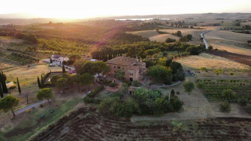 an aerial view of a house in a field at Agriturismo Palazzo Val Del Sasso in Villastrada