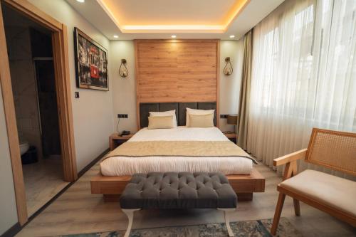 Кровать или кровати в номере Galata Greenland Hotel