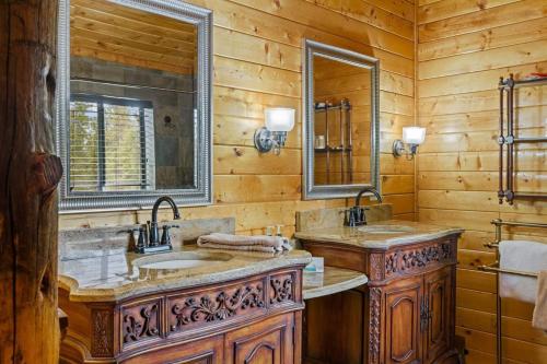 a bathroom with two sinks and a mirror at Arapaho Luxury Retreat in Duck Creek Village